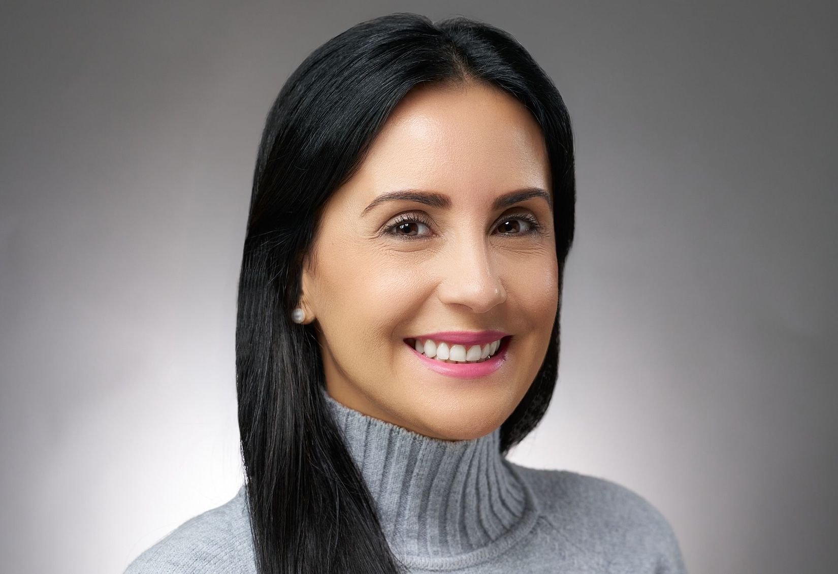 Oliveira Headshot Kenyon 2026.jpg
