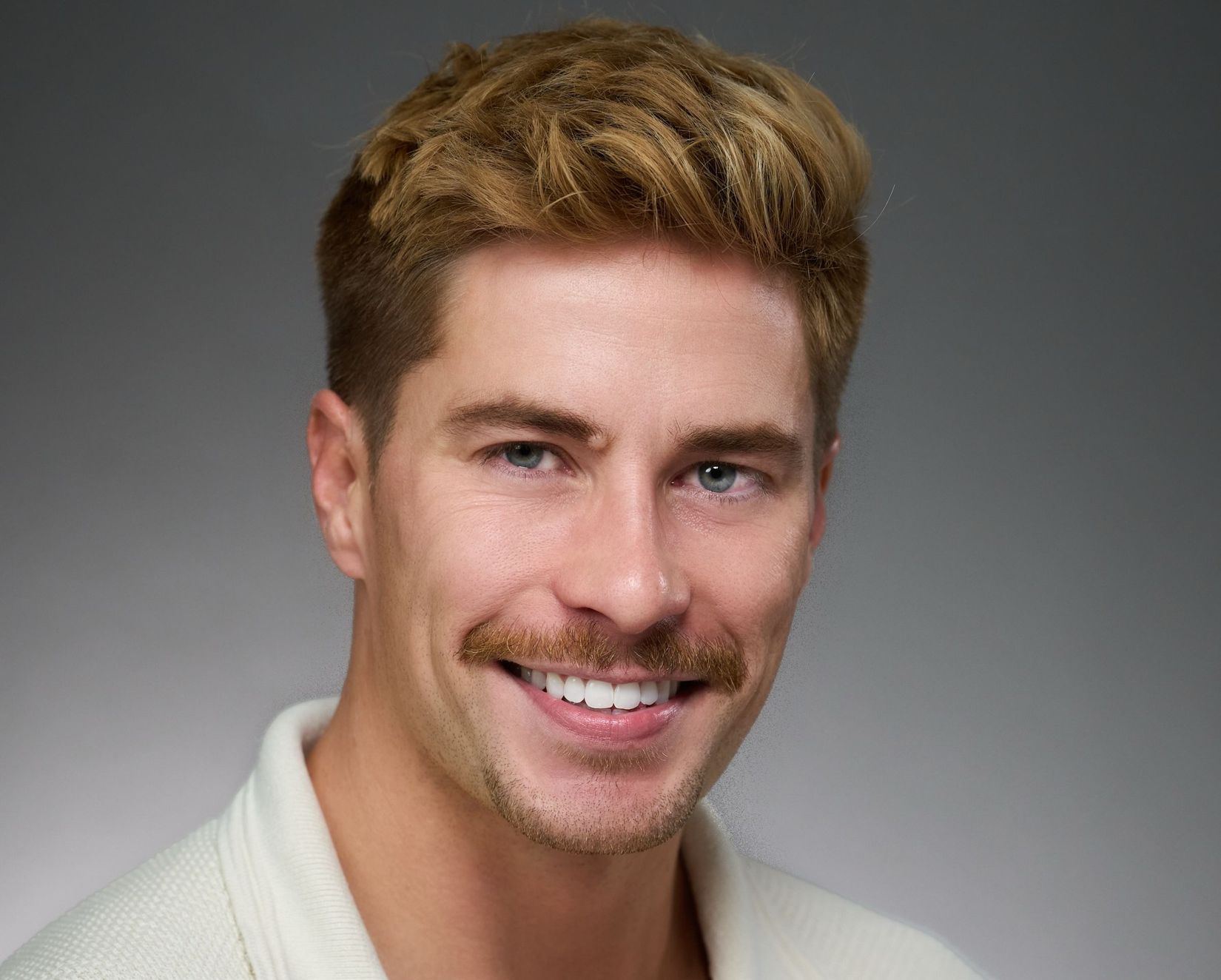 Rollofson Headshot 1.jpeg